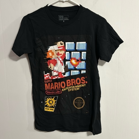 Super Mario Brothrrs Tops - Super Mario Brothers short sleeve t-shirt, Sz Small. Could be youth also *read*